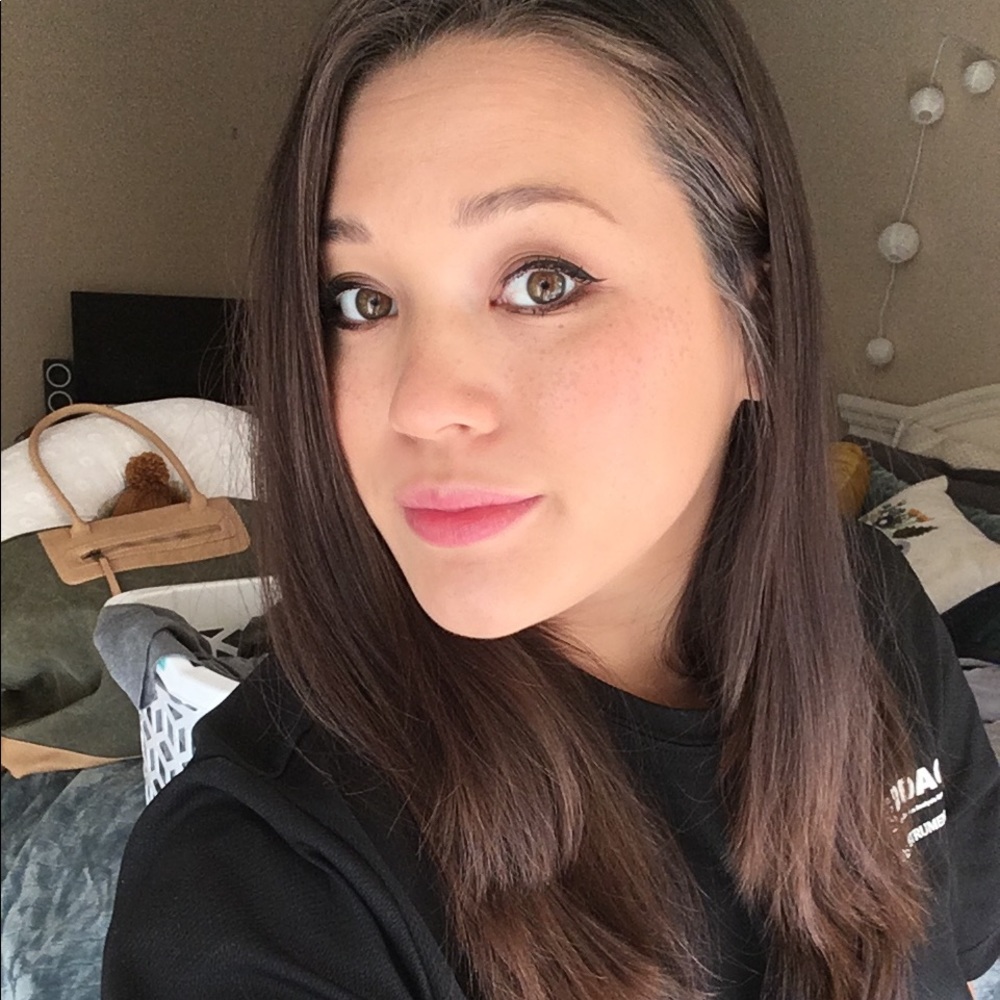 Meet your Posher, Stephanie